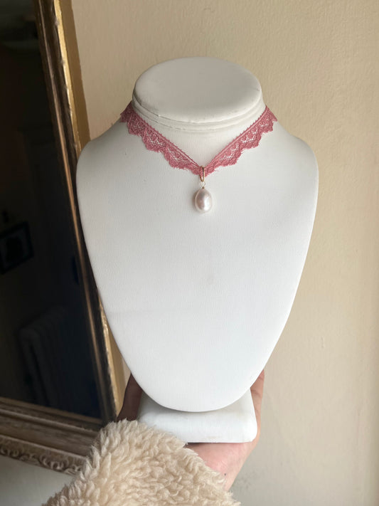 Blooming Mauve Lace Choker