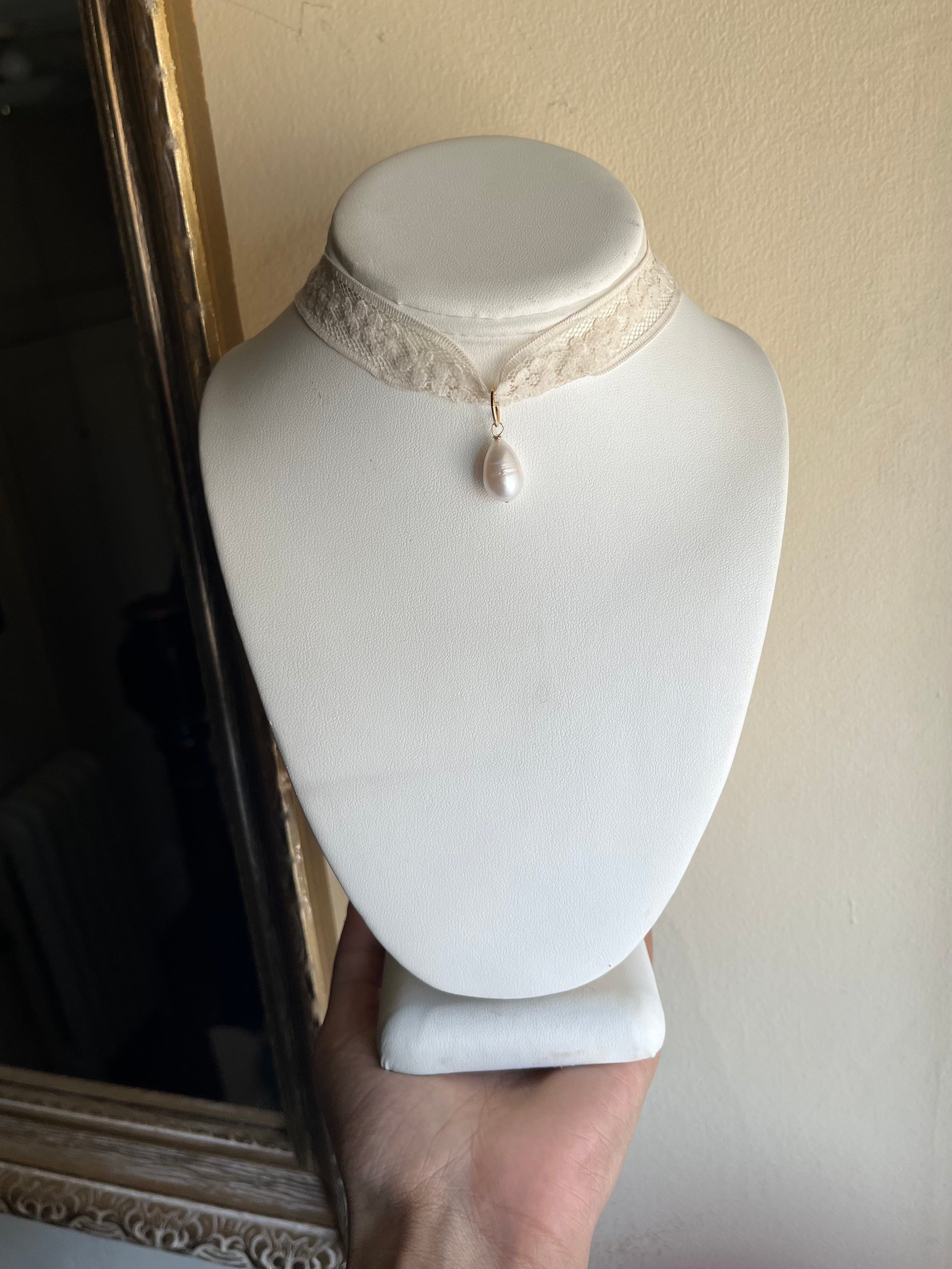 Off white lace best sale choker necklace